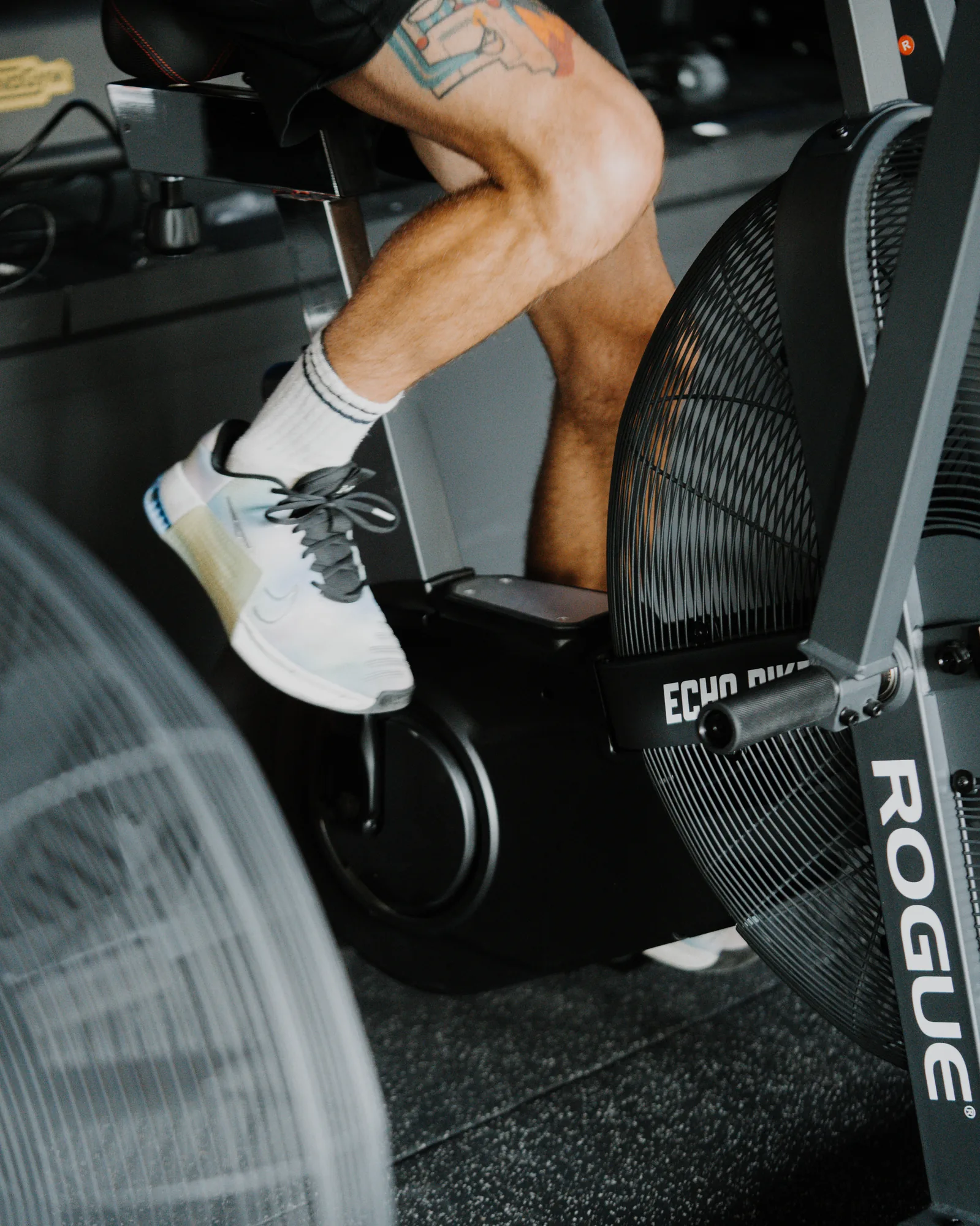 Member working on the Rogue Echo Bike at ONE PULS Brussels