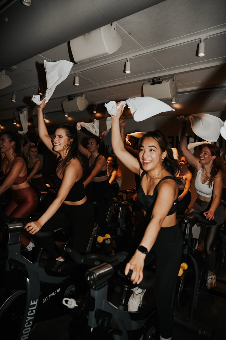 Members celebrating during an indoor cycling Bike class at ONE PULS Brussels