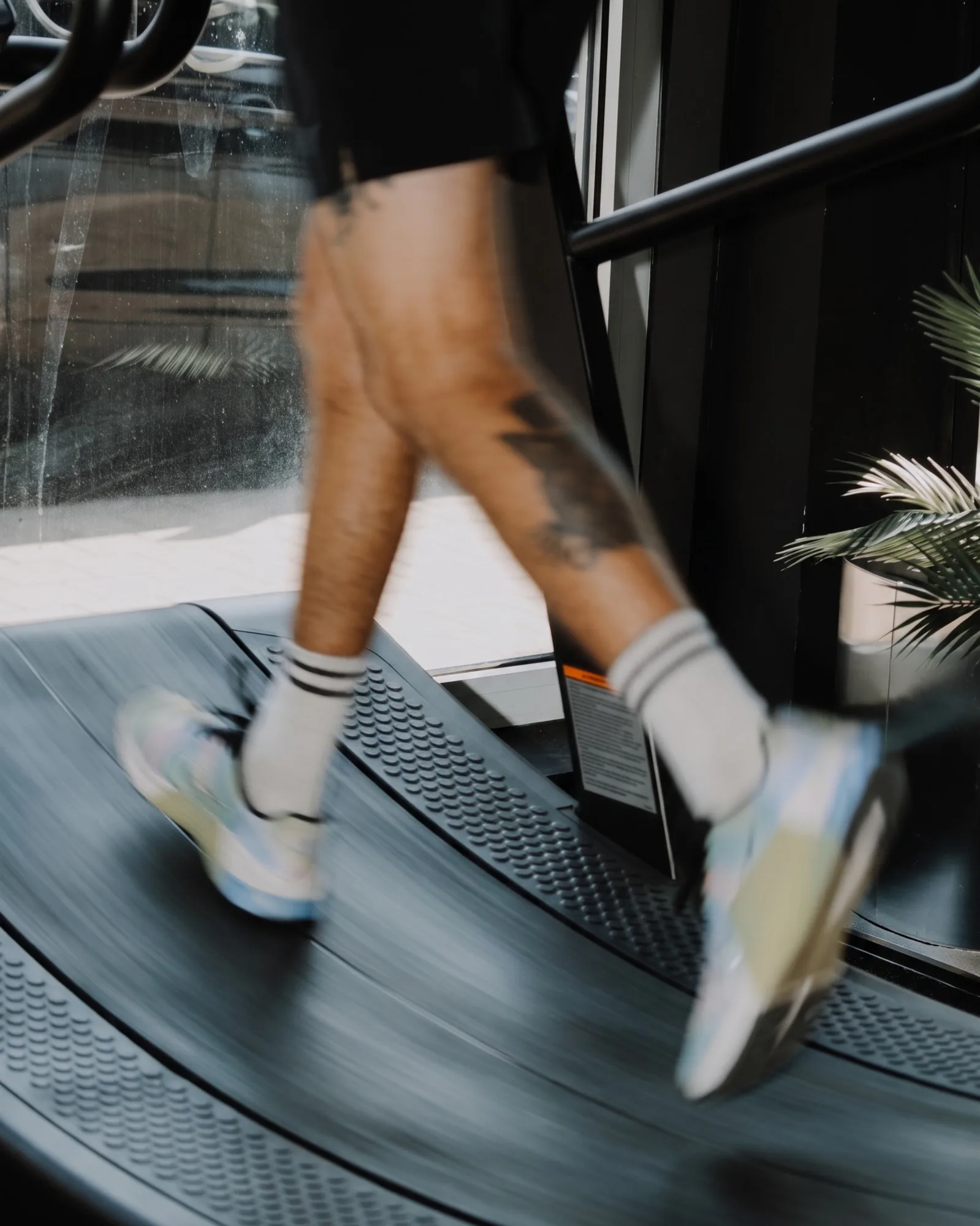 Strides on the curved treadmill by the windows at ONE PULS Brussels