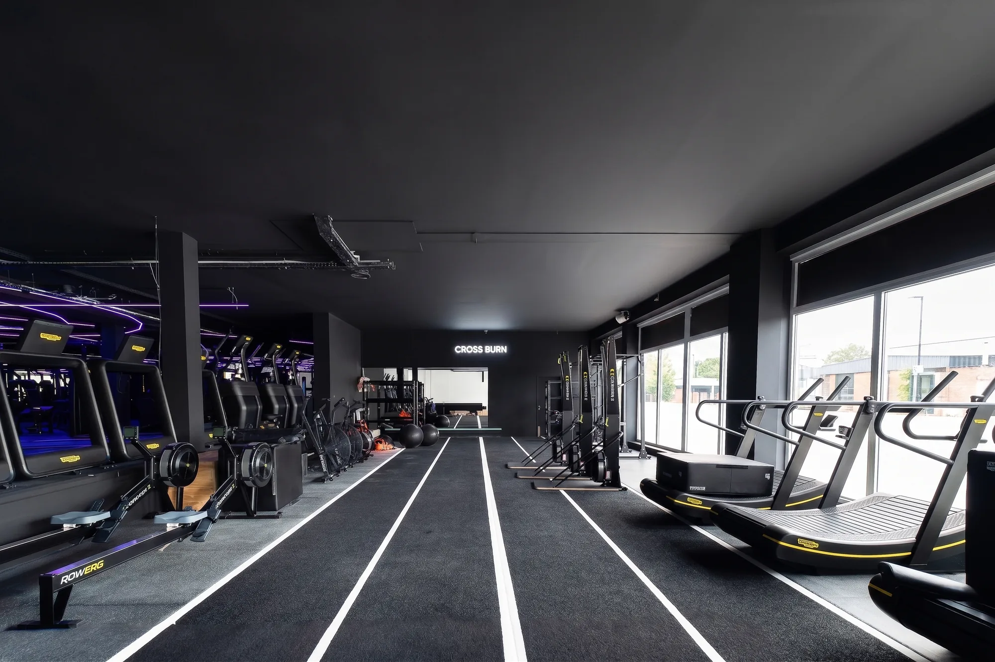 HYROX room with rowers, treadmills and sprint track at ONE PULS Brussels